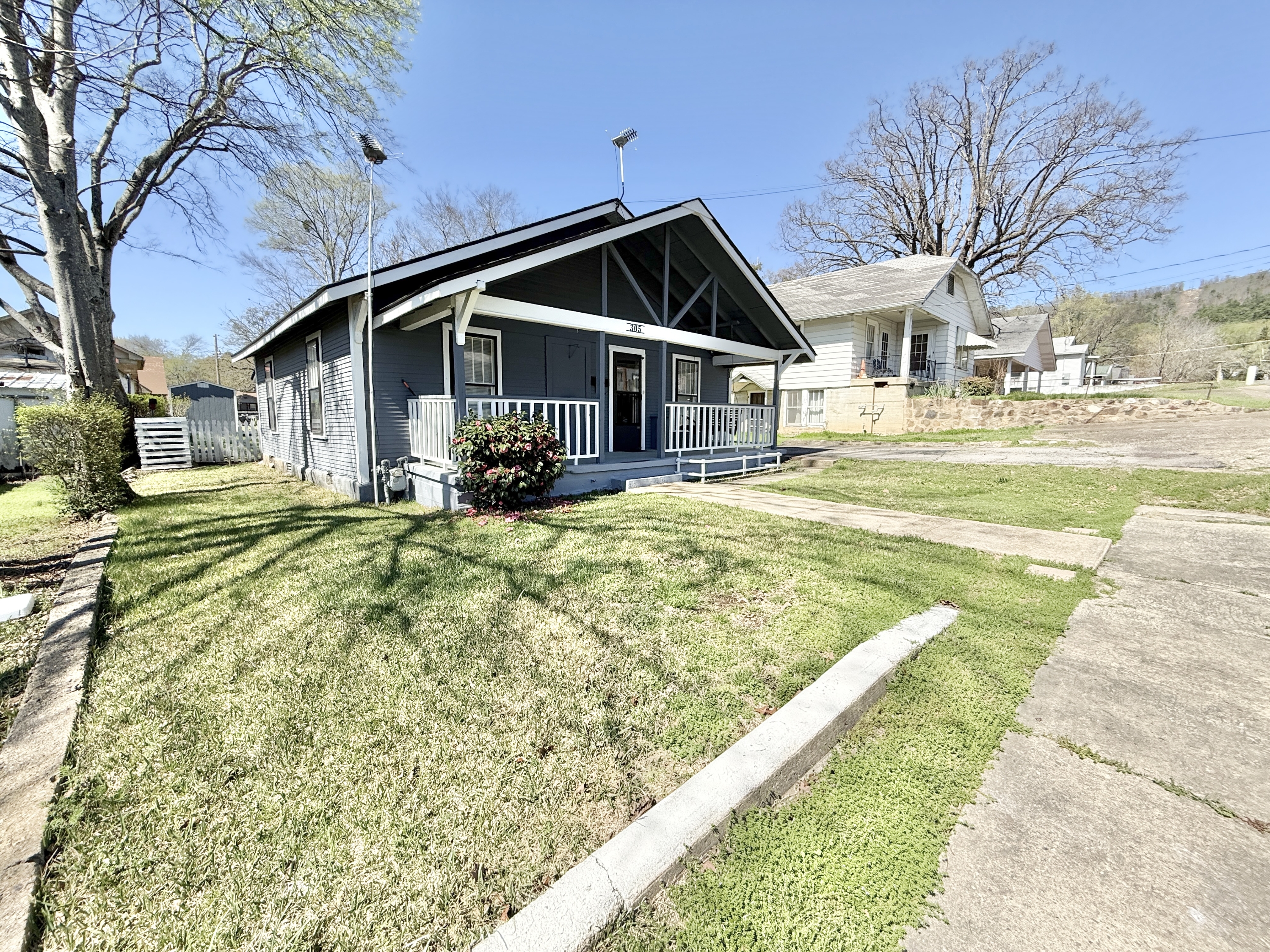 305 Beard Street